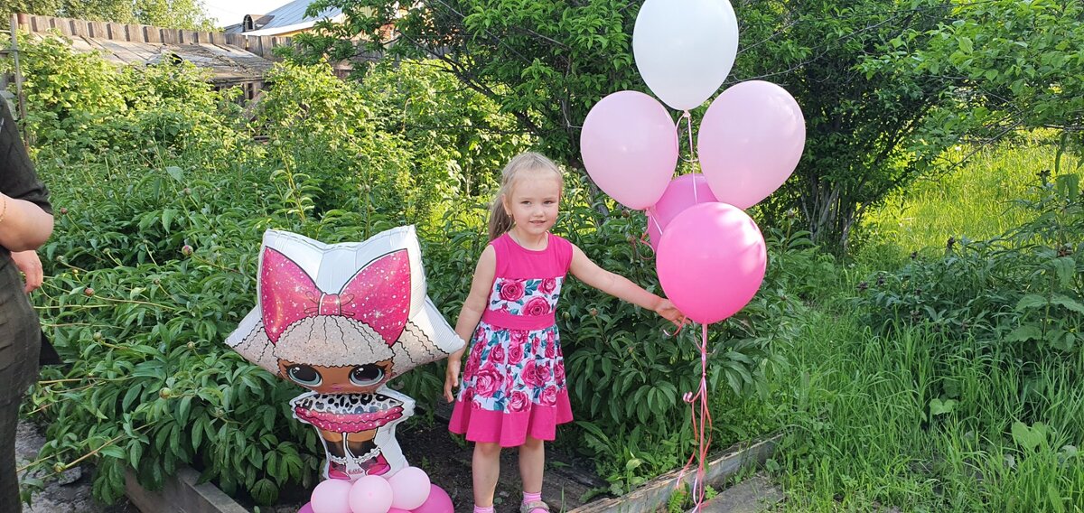 Именинница в саду) 