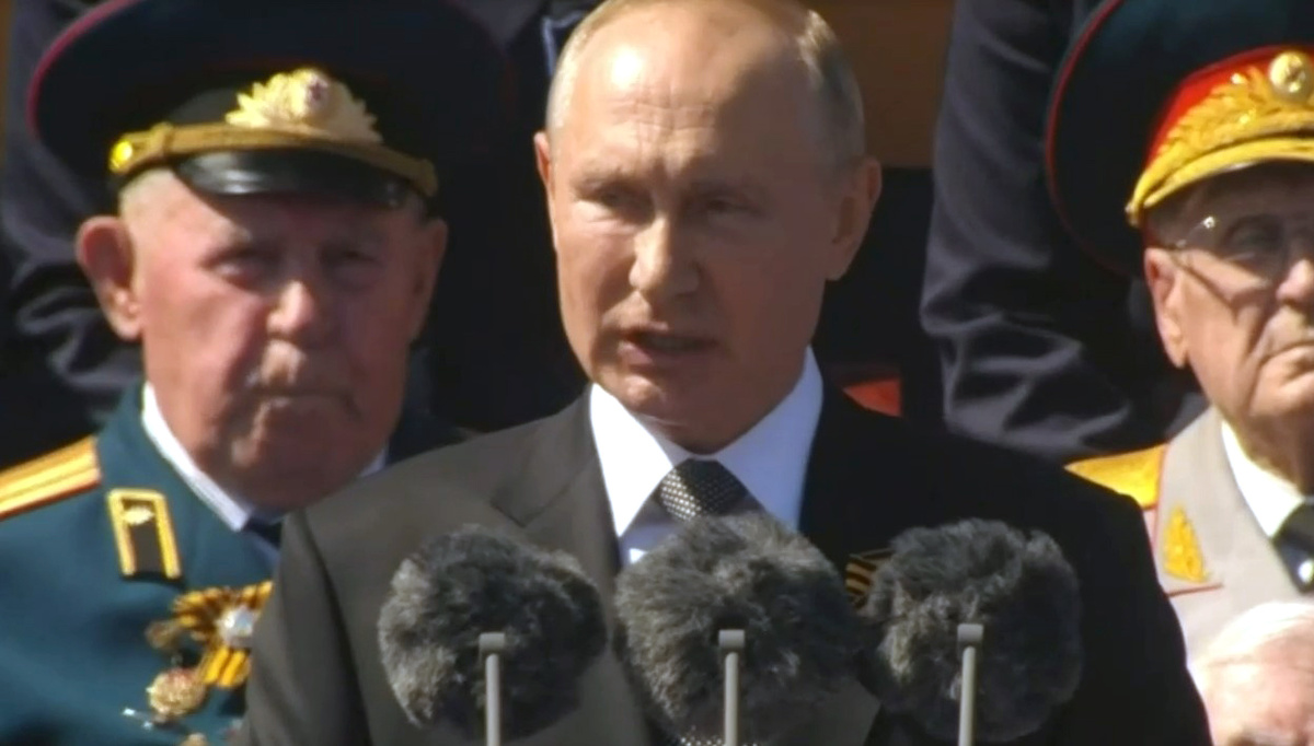 В. В. Путин. Кадр из трансляции с Парада Победы 2020