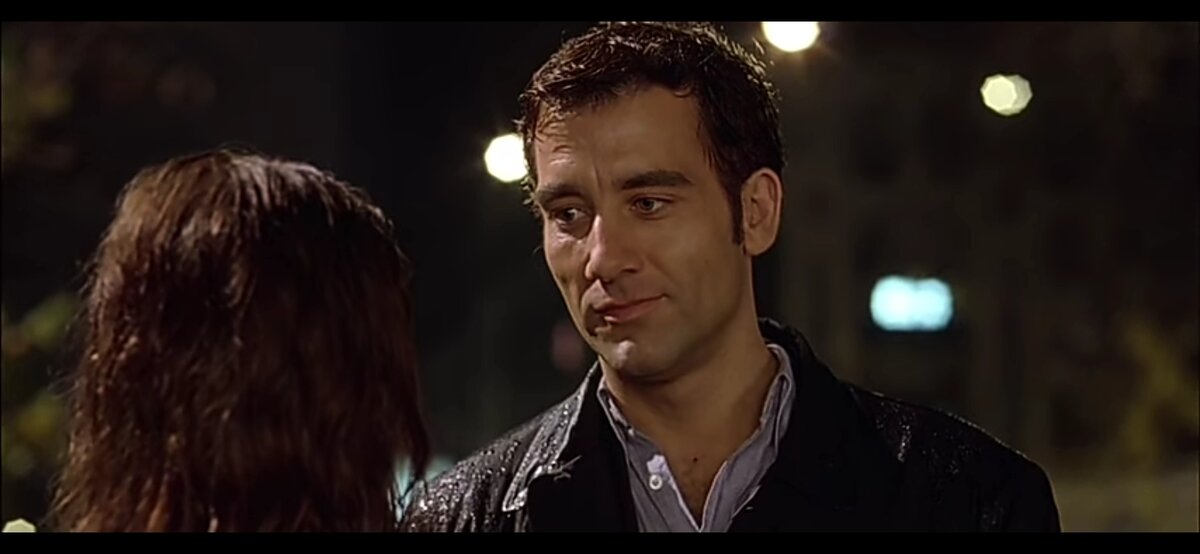 Клайв Оуэн и прекрасный затылок Дженифер Энистон в фильме "Цена измены". Источник YouTube.com