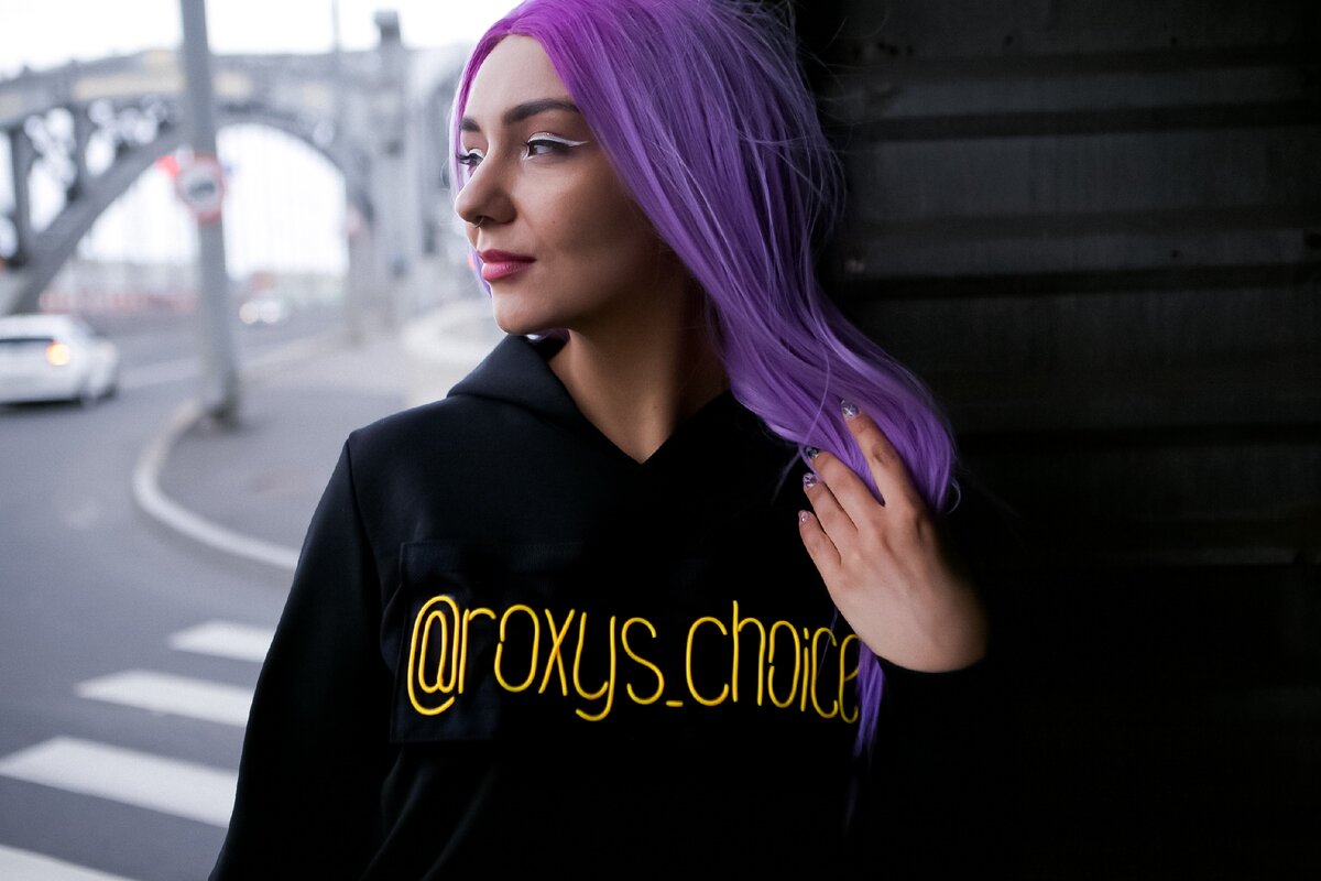 А вот и я – меня зовут Раксана, мне 25 лет :) Но в интернете меня знают, как Roxys Choice.