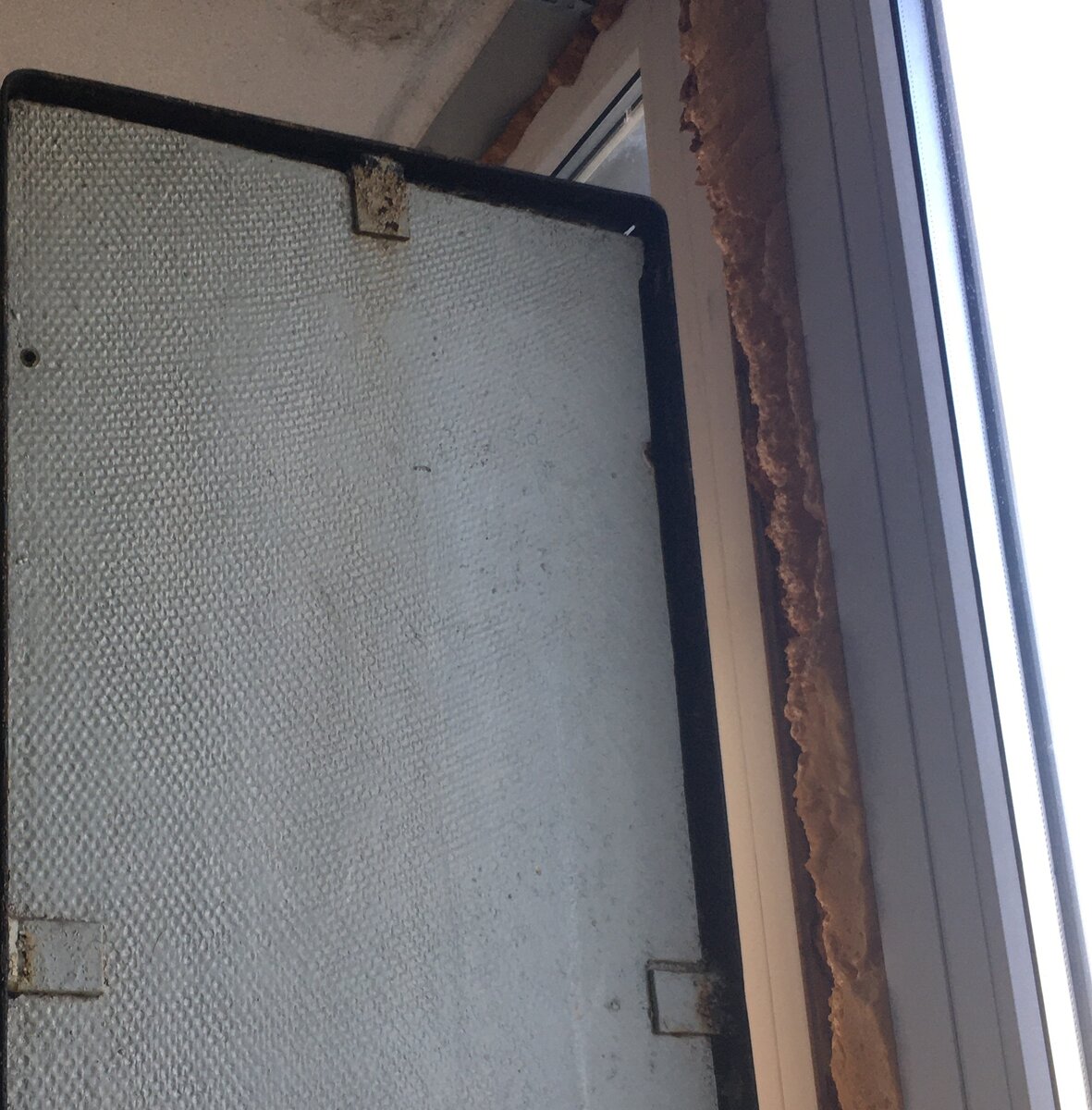 Перегородка на балконе по стеклу