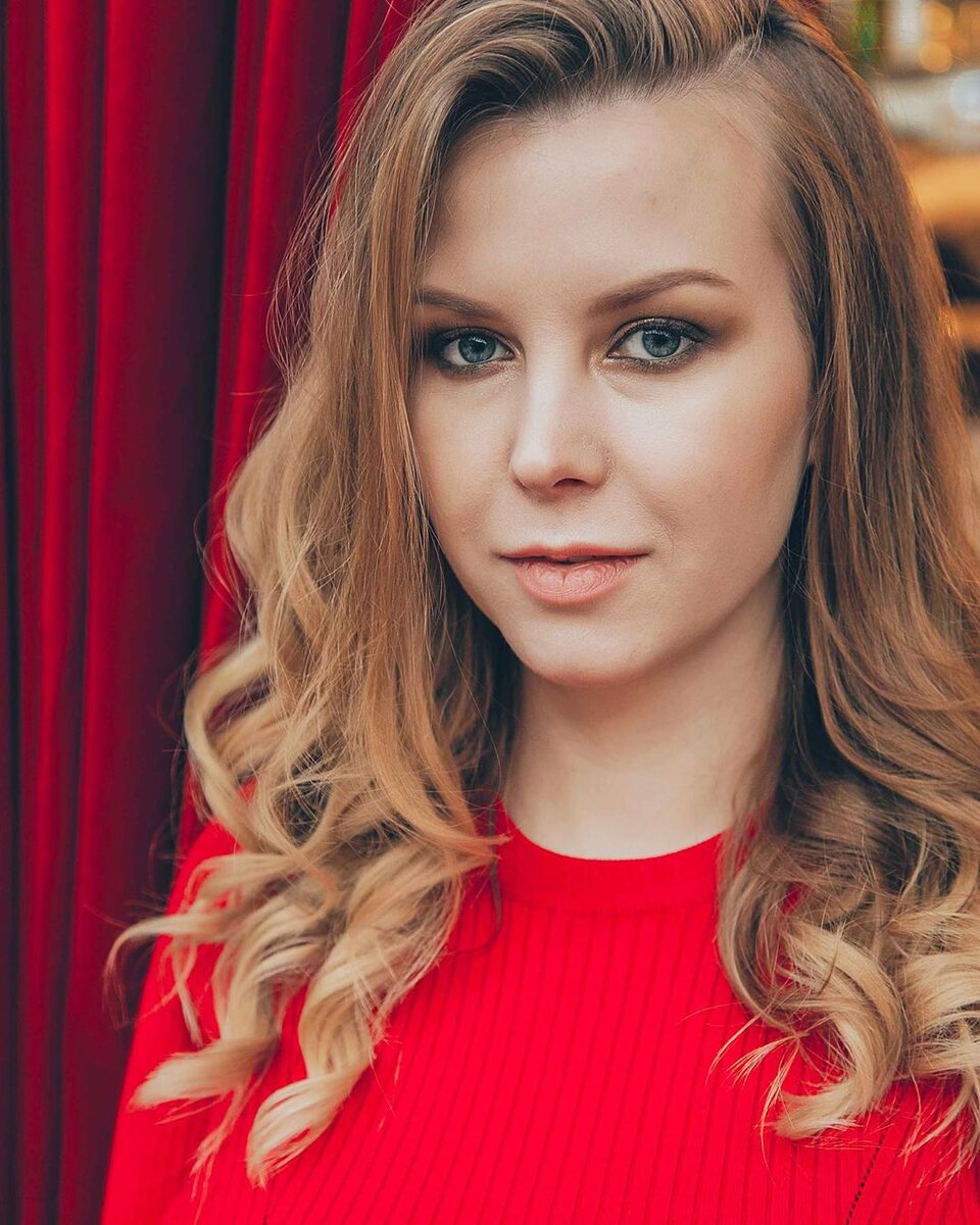 Женственность-это не только тряпки. Или меняй мужика для своих хотелок, или не дави на Сережу.