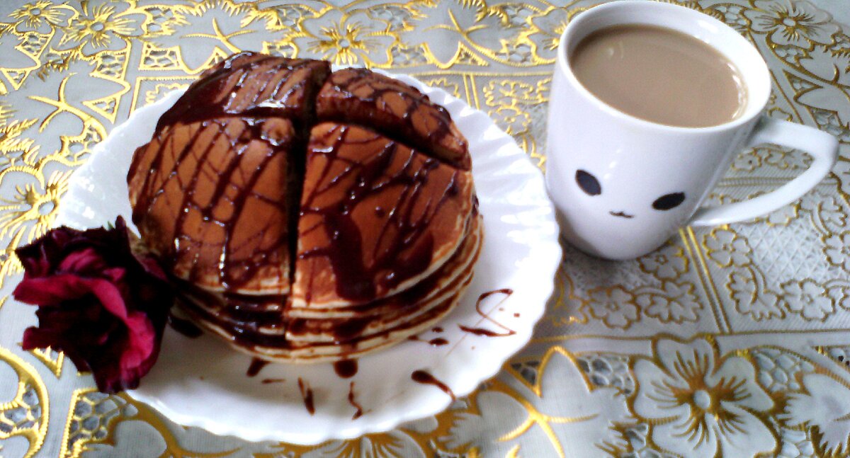 Панкейки с шоколадом и сгущёнкой - авторский вариант оформления