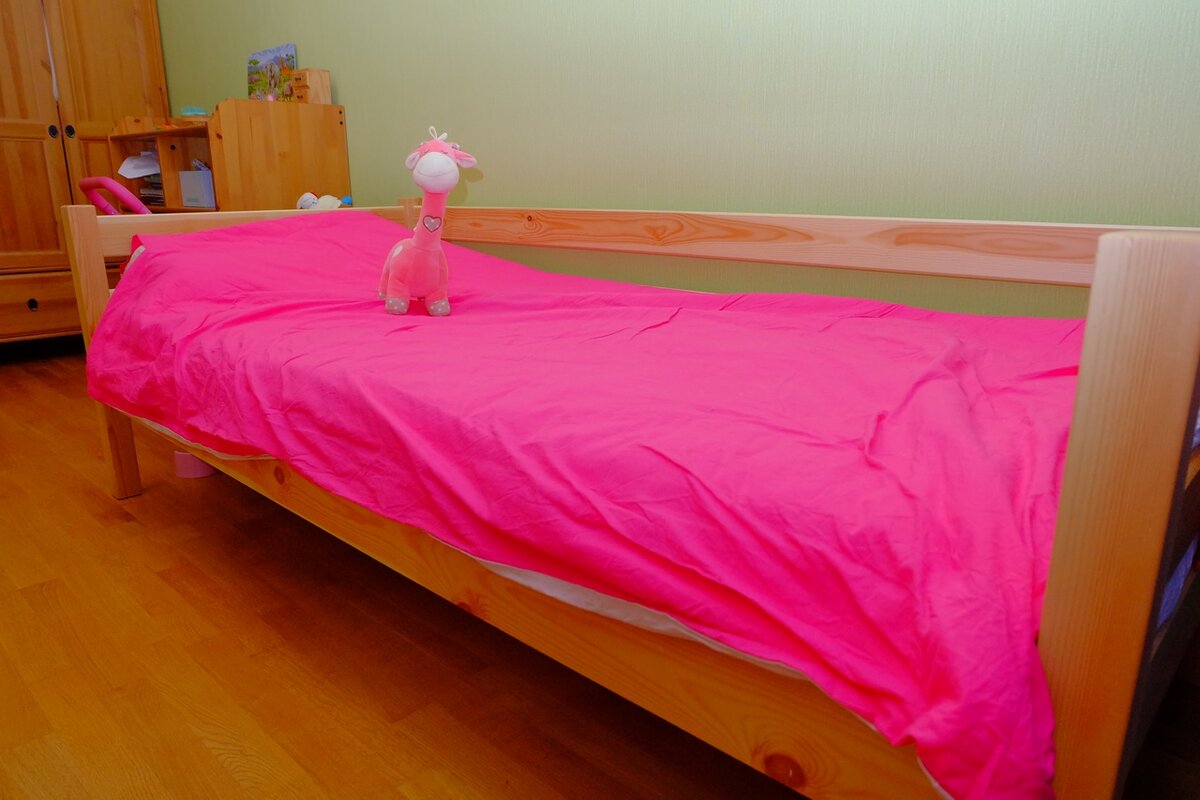 Поплин может быть ярким. Комплекты из этой ткани хорошо смотрятся в детской и взрослой спальне.