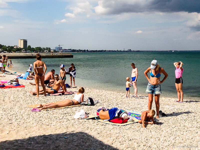 Почему в Крыму в 35-градусную жару вода в море такая холодная, что сводит ноги