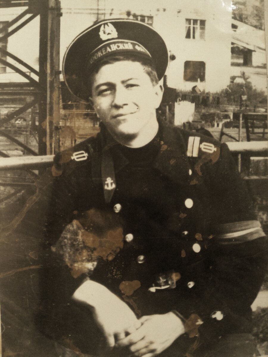 Старшина второй статьи, радист БЧ-4 Слава Сорокин