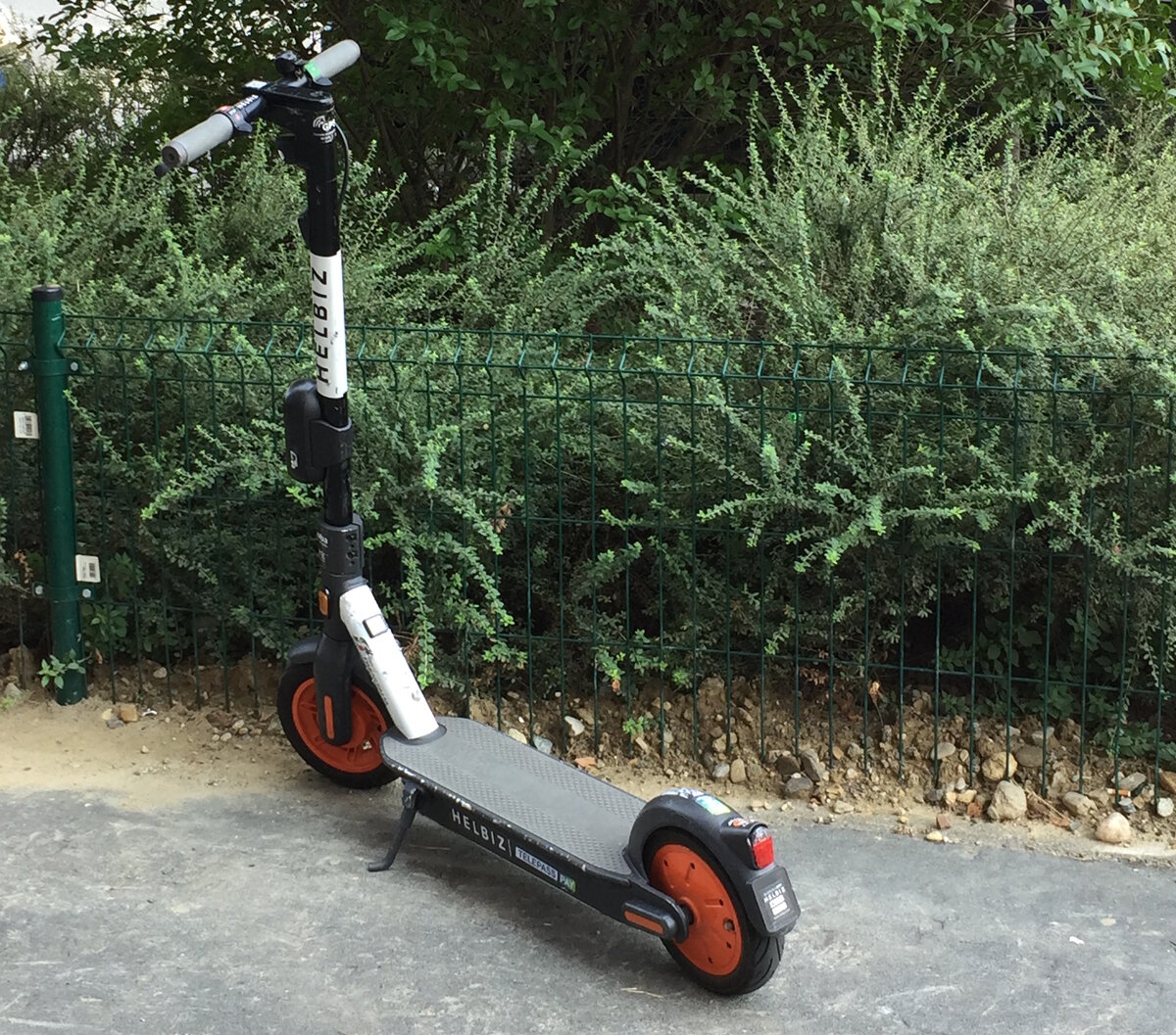 Все больше электрических самокатов в общественном пользовании появляется на улицах Милана, monopattino elettrico in sharing