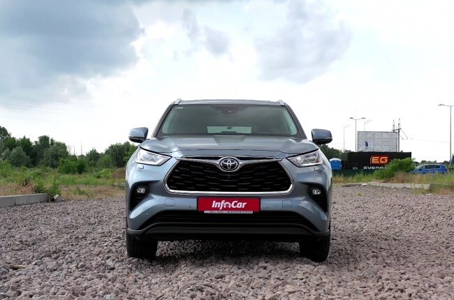 Toyota Highlander вид спереди