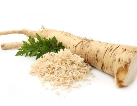 В хрене очень много питательных веществ и витаминов: аскорбиновая кислота,  витамины группы B, Е и А, полезные аминокислоты, фитонциды, масла, клетчатка и минералы.