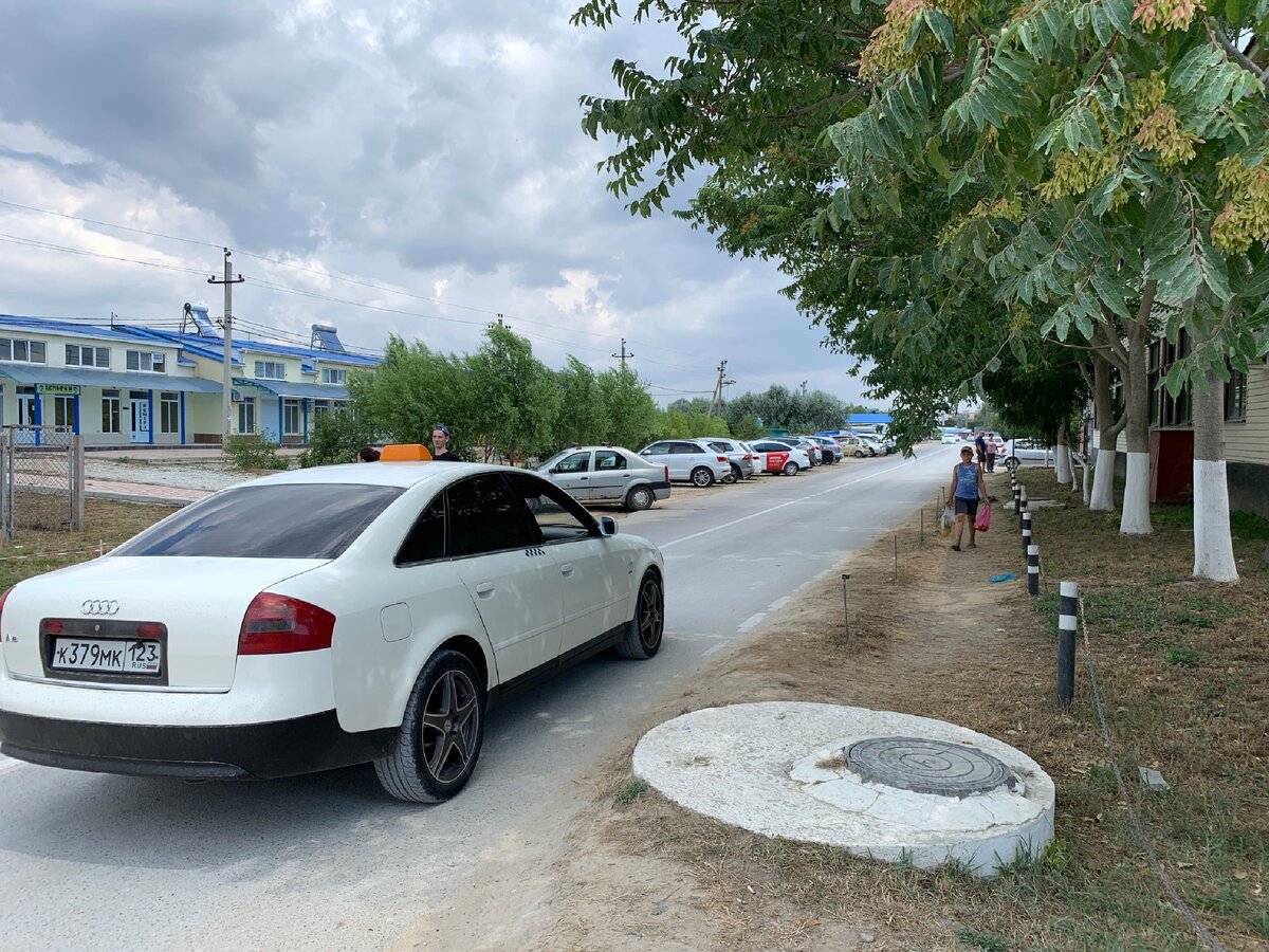 Ну почему почти все курортные городки на Чёрном море выглядят так плачевно. Прогулялся по Благовещенской