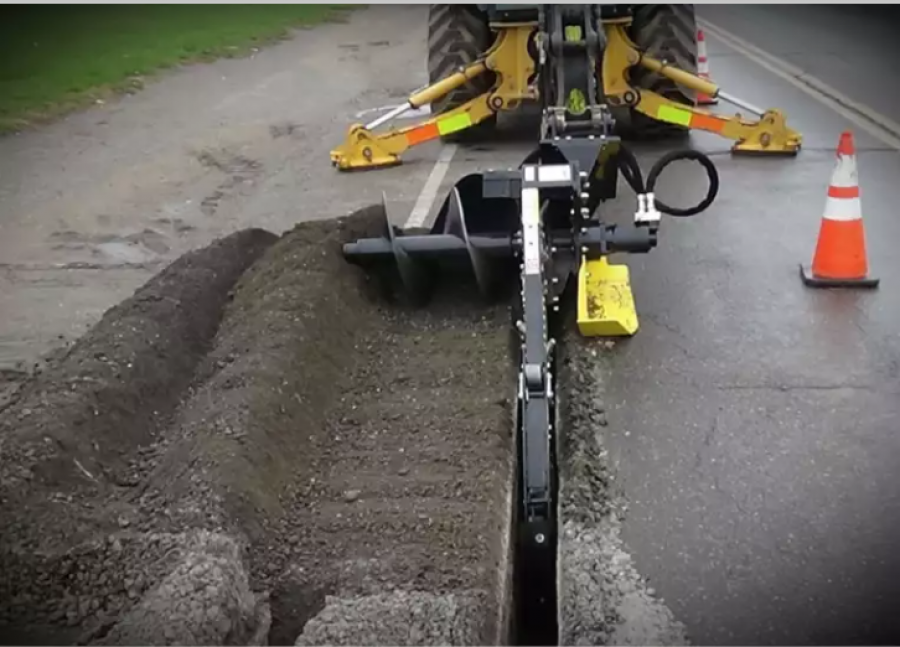 Biffoot Strencher превращает компактные погрузчики и экскаваторы в траншеекопатель