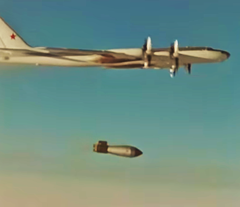 Кадр из рассекреченного фильма Росатома об испытаниях устройства АН602.