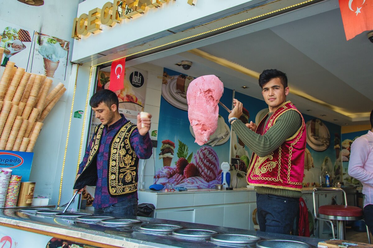 Турция. Продавец мороженого.