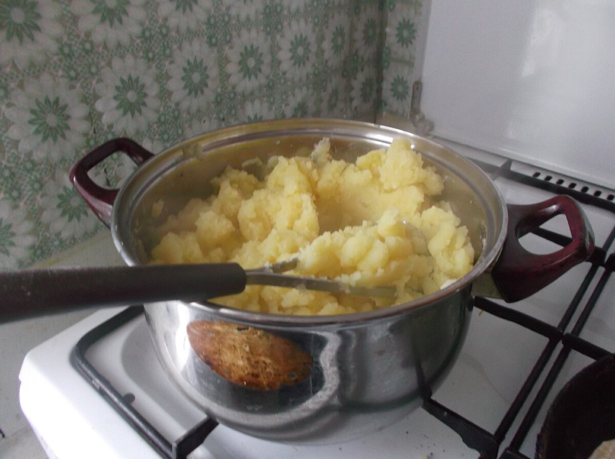 Можно растолочь и укрыть его полотенцем , что бы не остывало