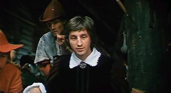 Посмотрите какой именно в "Сказке, рассказанной ночью" 1981 года