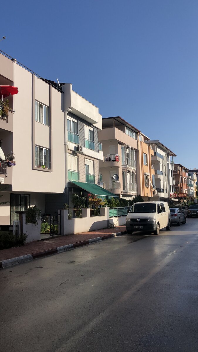 В районе Лары удобное расположение районов между двух главных дорог