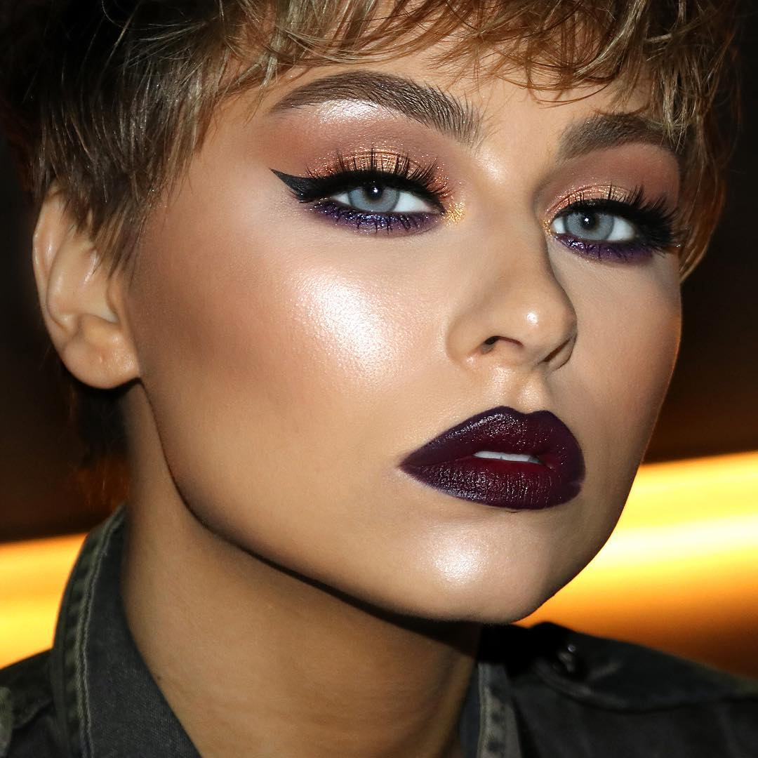 Необычный макияж глаз. Make up contact. Модель косметики. Макияж фриков. Профессиональный макияж.