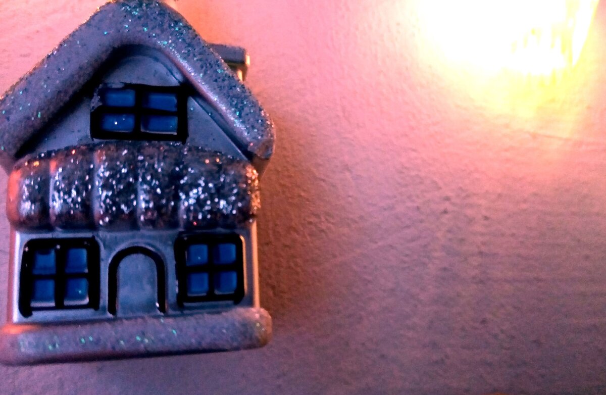 Собственное фото автора - Игрушка ёлочная - сказка, а не жизнь. 