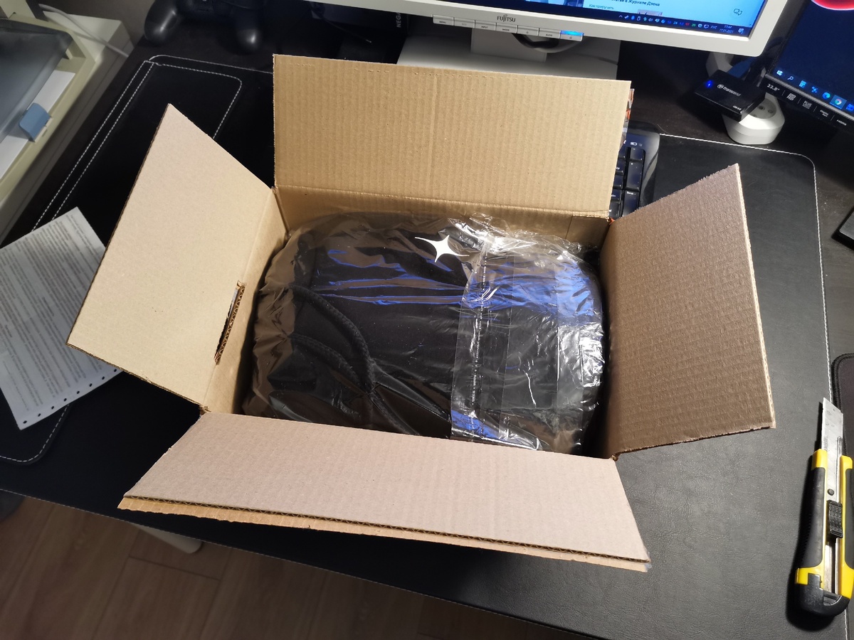 Что-то черное и шерстяное.