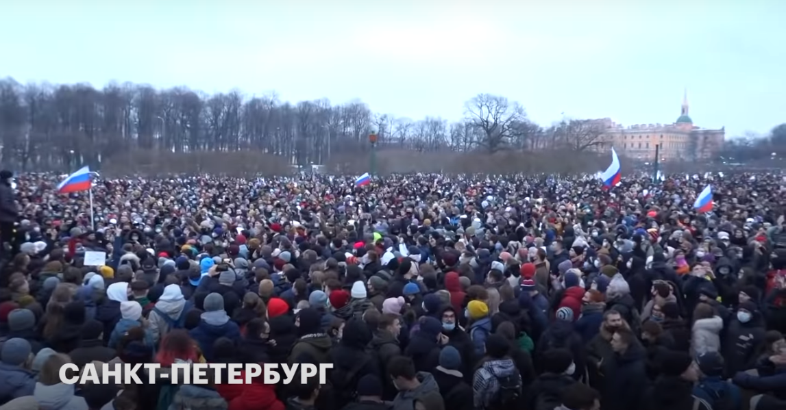 Скриншот видео на YouTube-канале "Навальный LIVE"