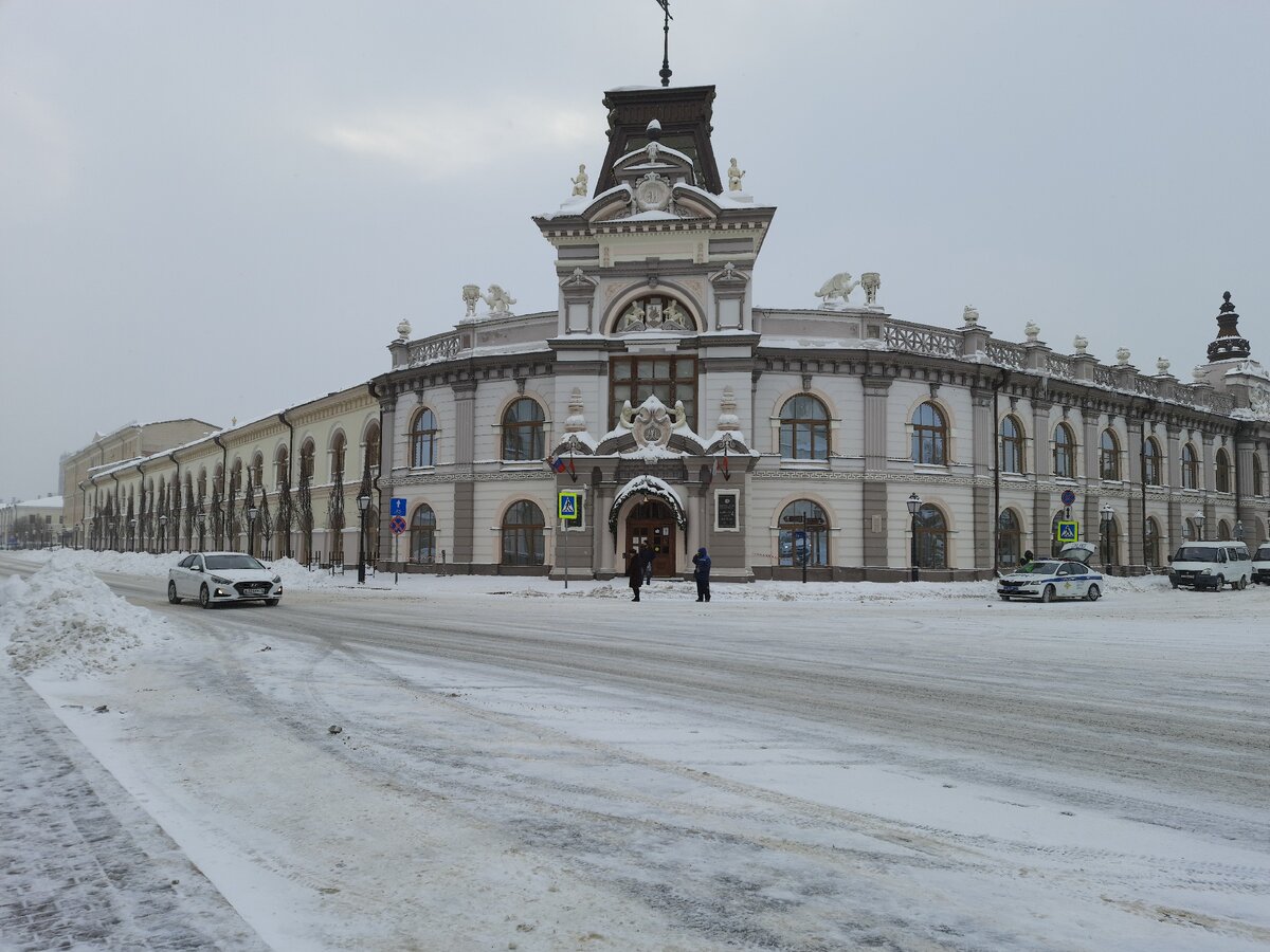 Пустынная Кремлевская улица. Листайте!
