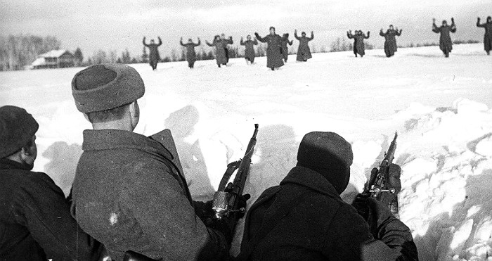 Фрагмент фильма "Разгром немецких войск под Москвой"  Илья Копалин и Леонид Варламов.