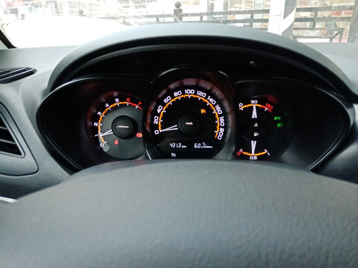 На приборке видим, что преодолели дистанцию 431,3 км, а средний расход составил 6 литров на сотню.