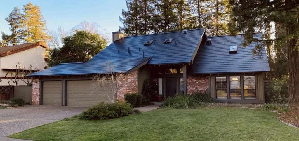 Черепица Tesla Solar Roof не только эстетична но и выгодна