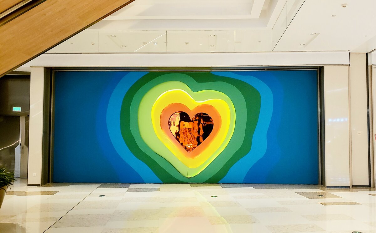 Вот таким большим сердцем китайцы поделились в торговом центре