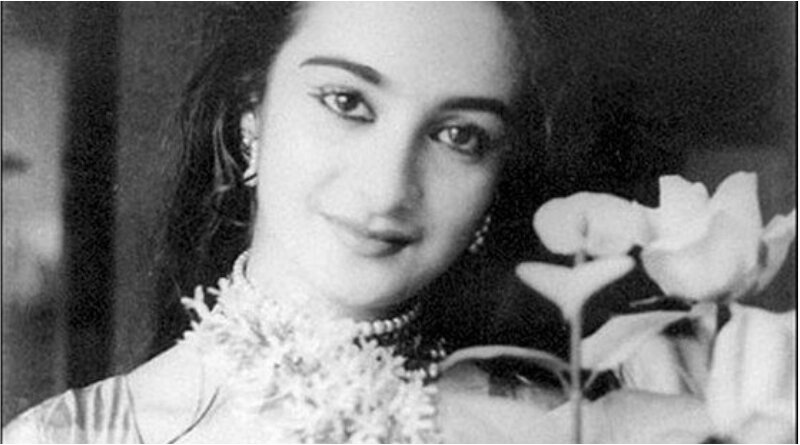 Сайра Бану, также известная как Сайра Бано - киноактриса и жена актера Дилипа Кумара. С 1961 по 1980 год она снялась во многих фильмах Болливуда. https://clck.ru/TNSRF