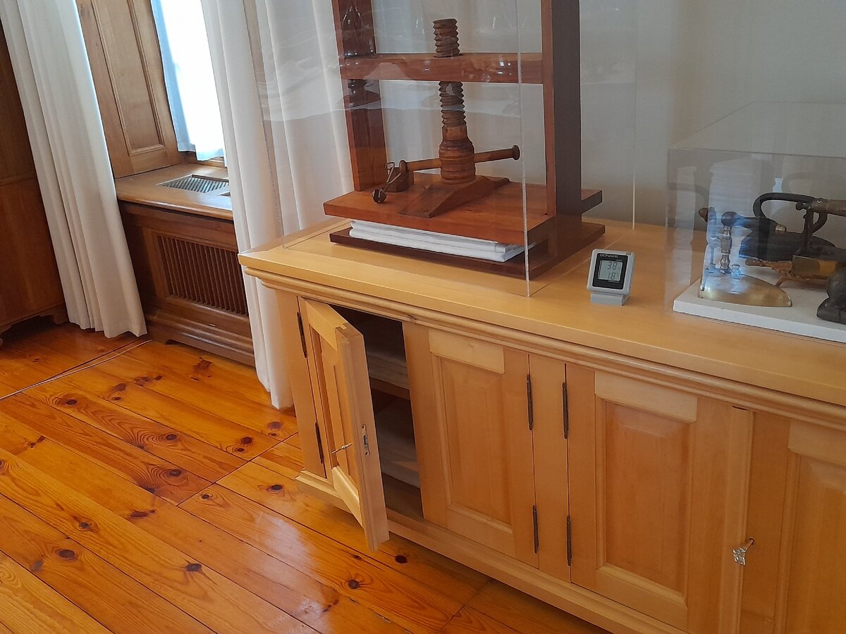 Листайте! Пресс голландской работы XVIII века для глажения скатертей. 