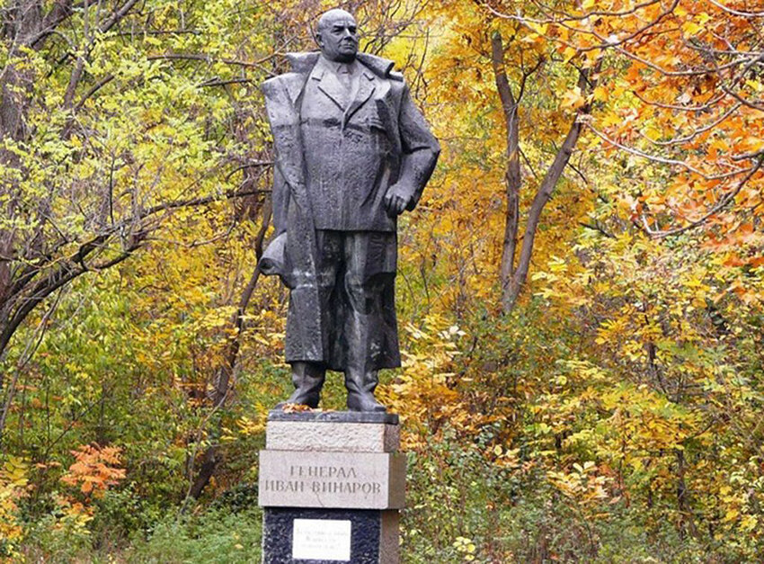 Памятник Ивану Винарову 