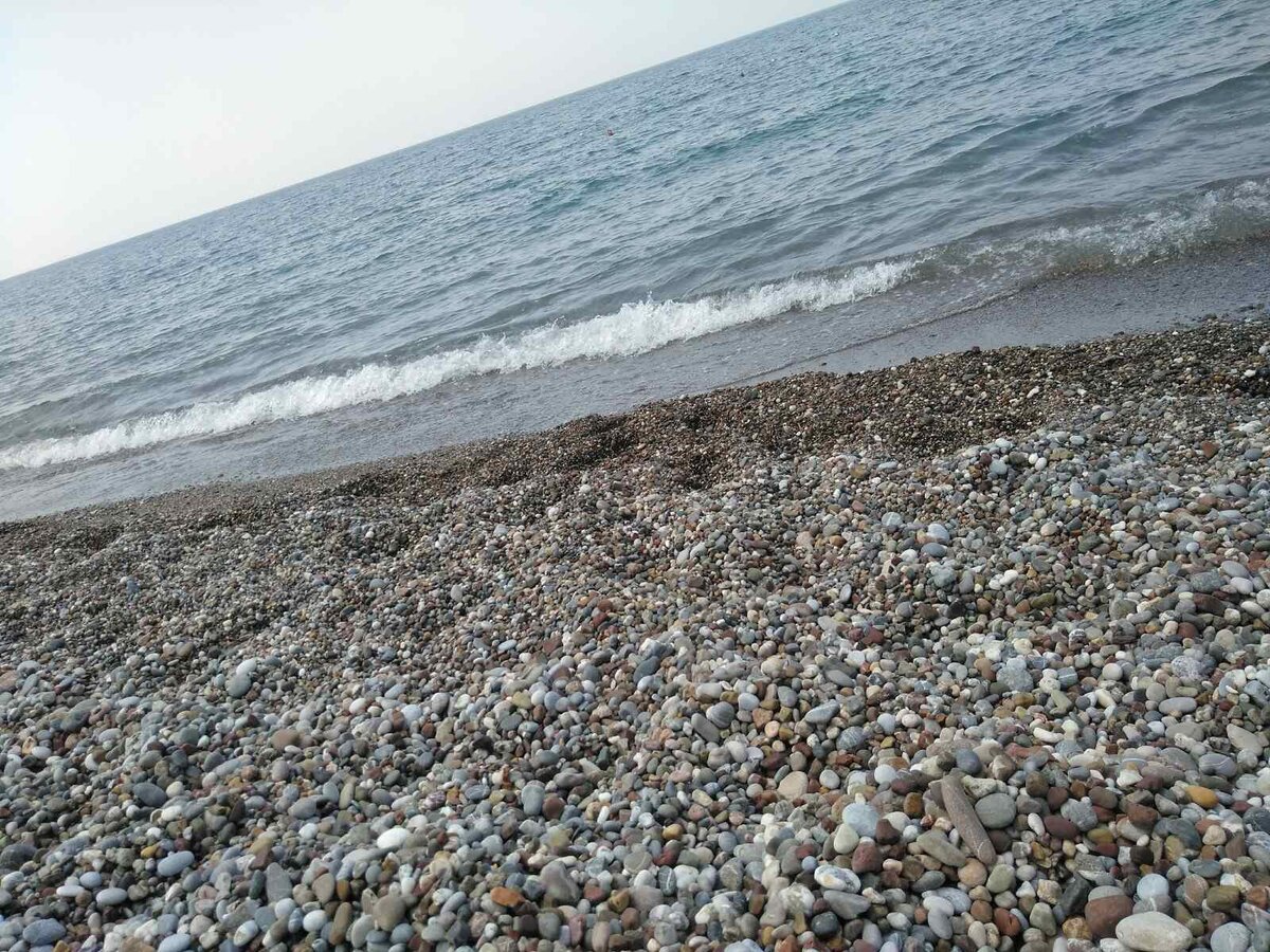 Галька, песок...Море!