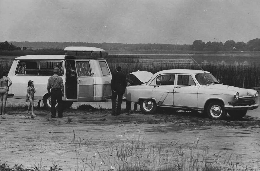 Новый прицеп-дача на базе микроавтобуса РАФ-2203 «Латвия». Источник - https://ru.cars.photo/
