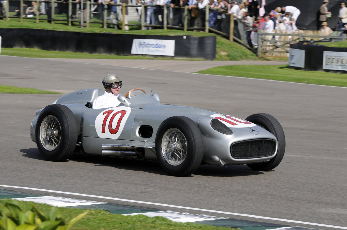 Данную машину. Mercedes-Benz w196. Mercedes w196r f1. Mercedes-Benz w196 1954. Мерседес 1954 w196