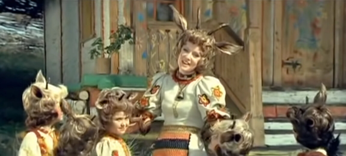 Кадр из кинофильма "Мама", 1976 г., режиссер Элизабета Бостан, сценаристы Юрий Энтин, Василика Истрате, композиторы Жерар Буржуа, Темистокле Попа (скриншот)