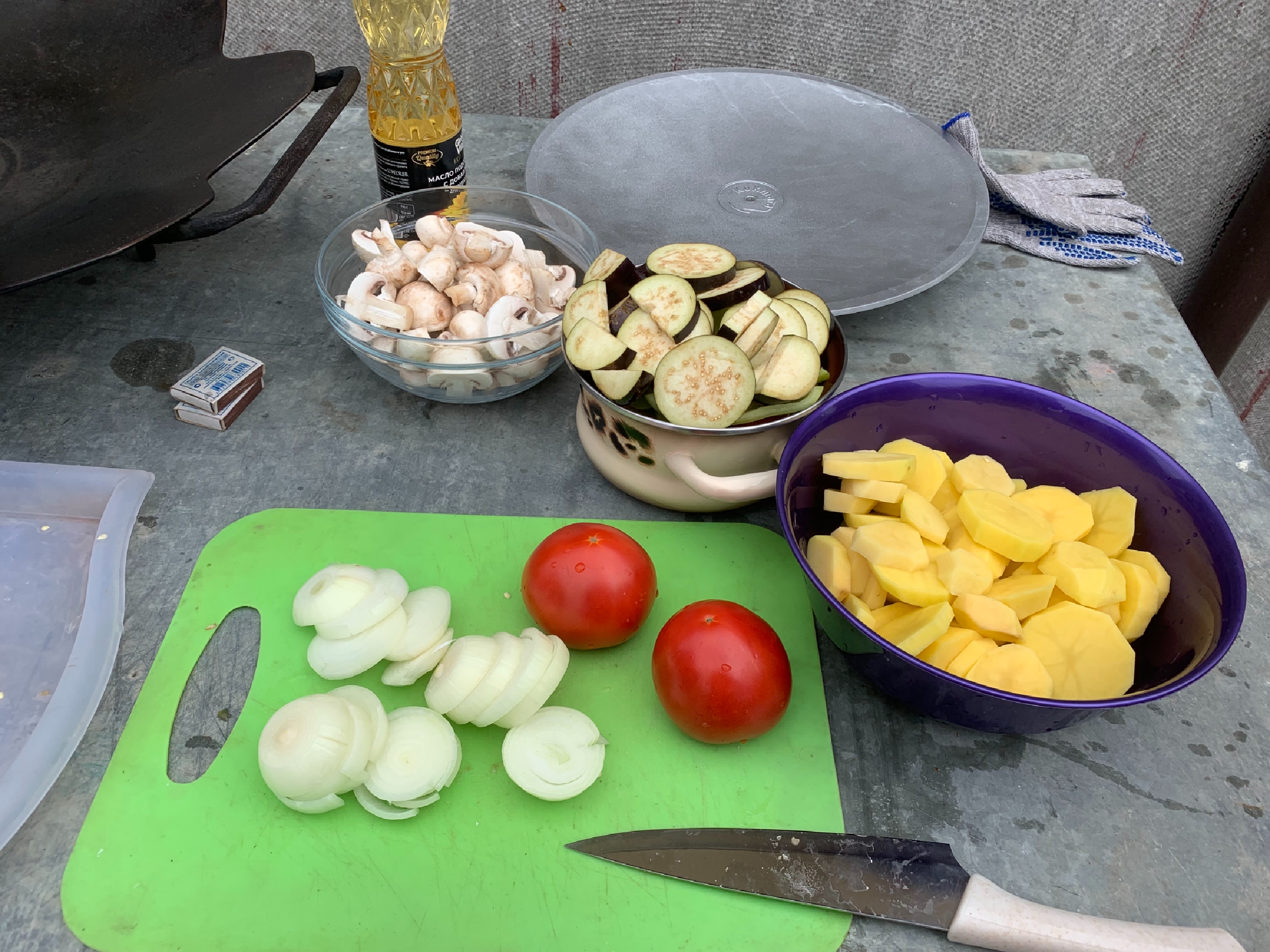 Приготовил за 40 минут из мяса и овощей садж. Возни мало, мариновать не нужно и к столу не стыдно подать3