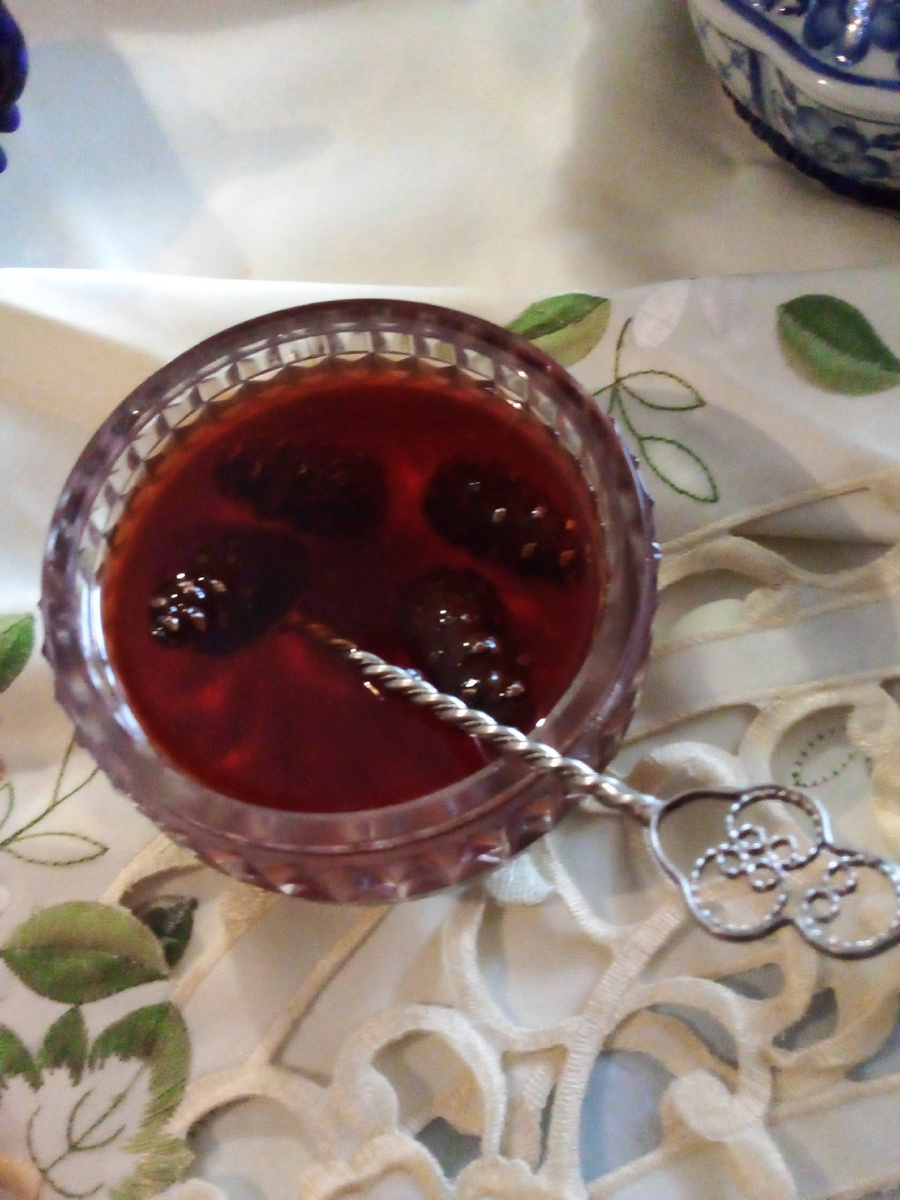 Варенье из шишек.