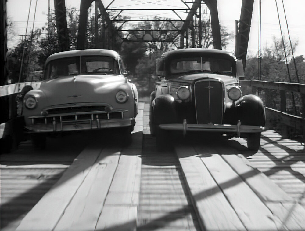 Сцена на мосту из фильма ужасов «Карнавал душ» вызывает в памяти «Пункт назначения»