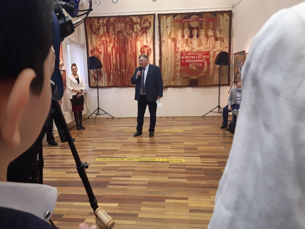 В Твери открылась выставка Армена Бабаева «Притяжение земли»