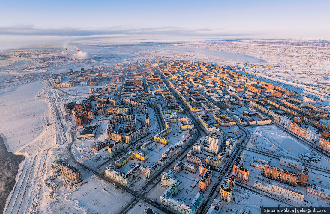 Норильск какой город. Норильск с высоты. Остров рядом с Норильском. Норильск фото с высоты. Высота гор в Норильске.