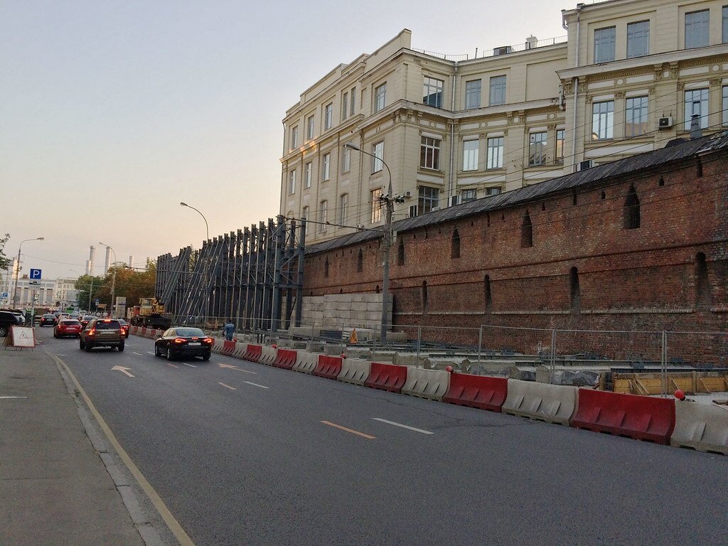 Фрагмент стены варварской башни китайгородской стены. Китайгородский проезд фото. Китайгородский проезд москва. Китайгородский проезд 9 стр 1. Москва.