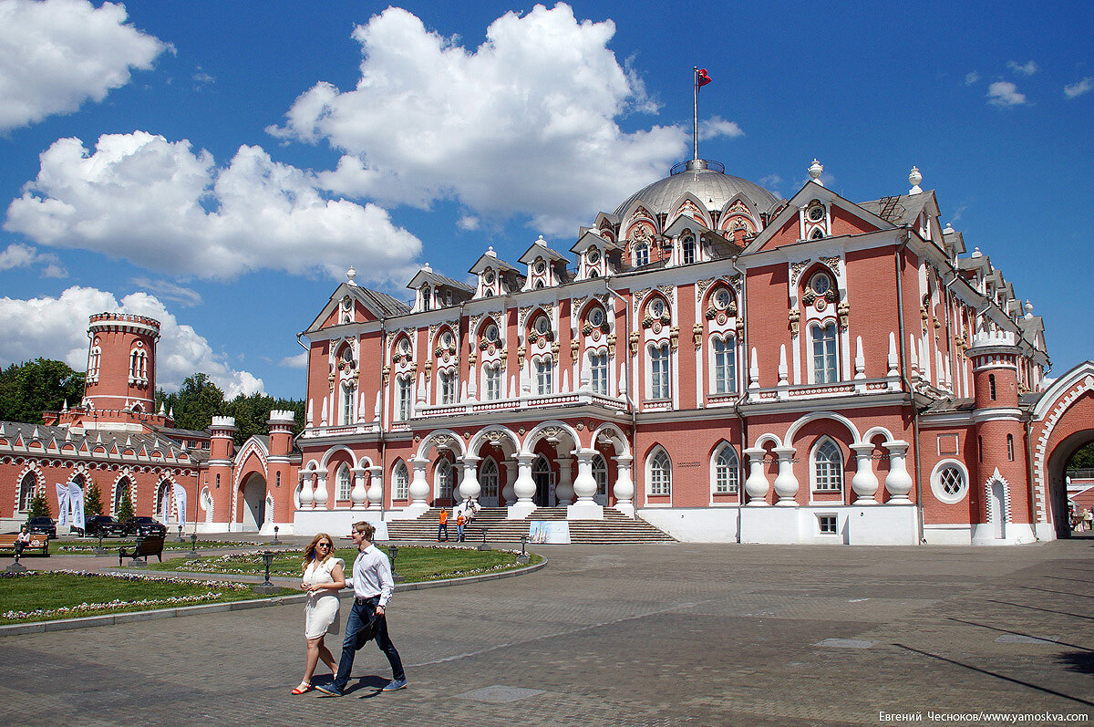 Петровский путевой дворец фото