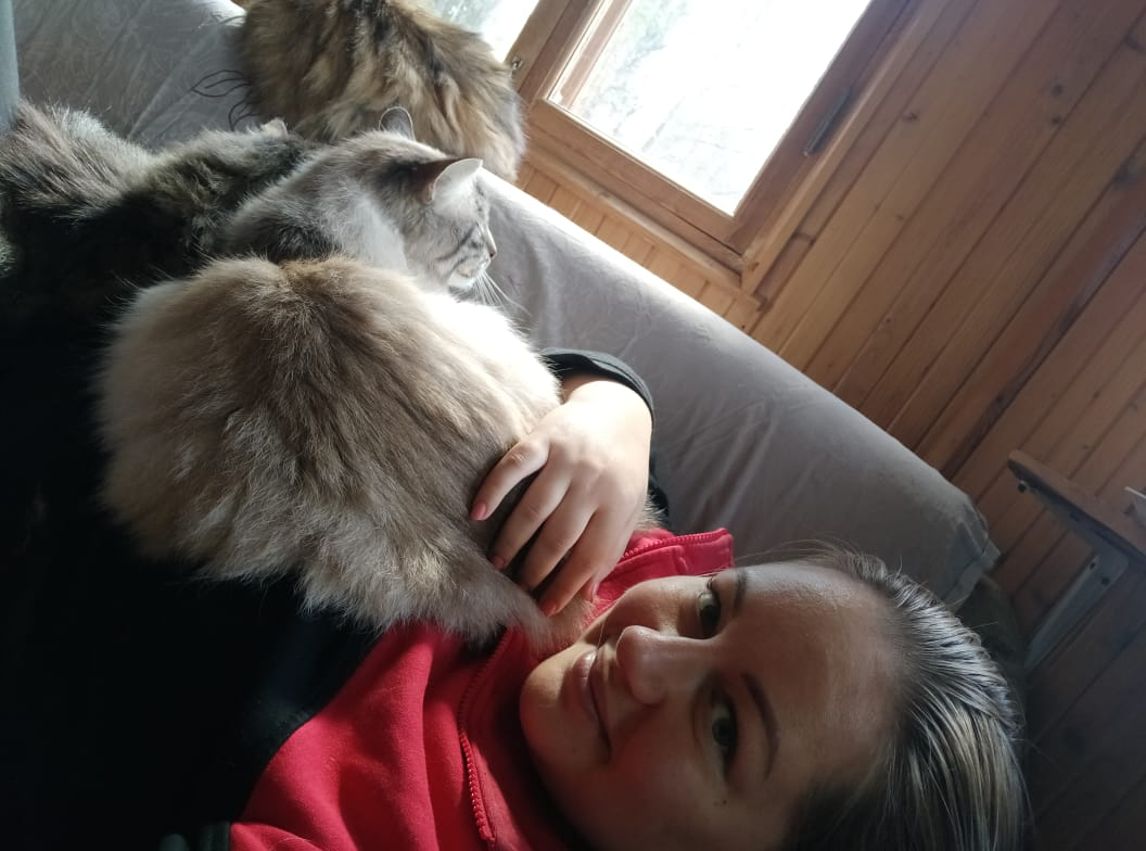 кототерапия)) Анюта с котиками