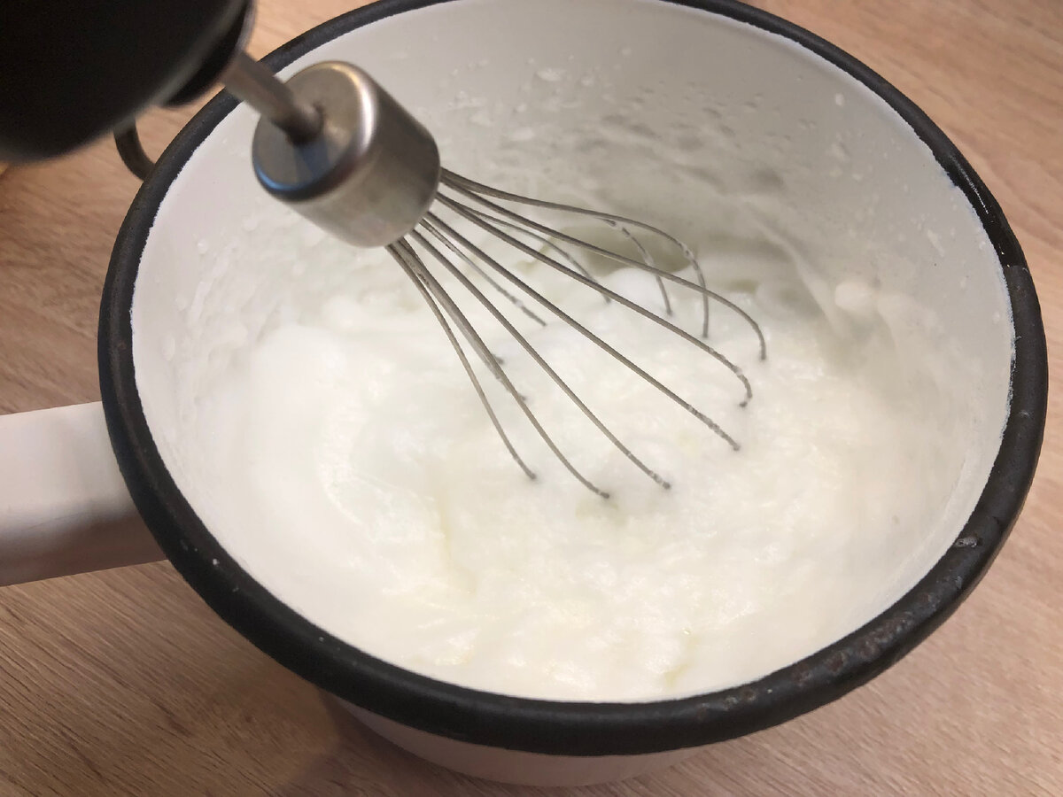 Взбиваем белки миксером