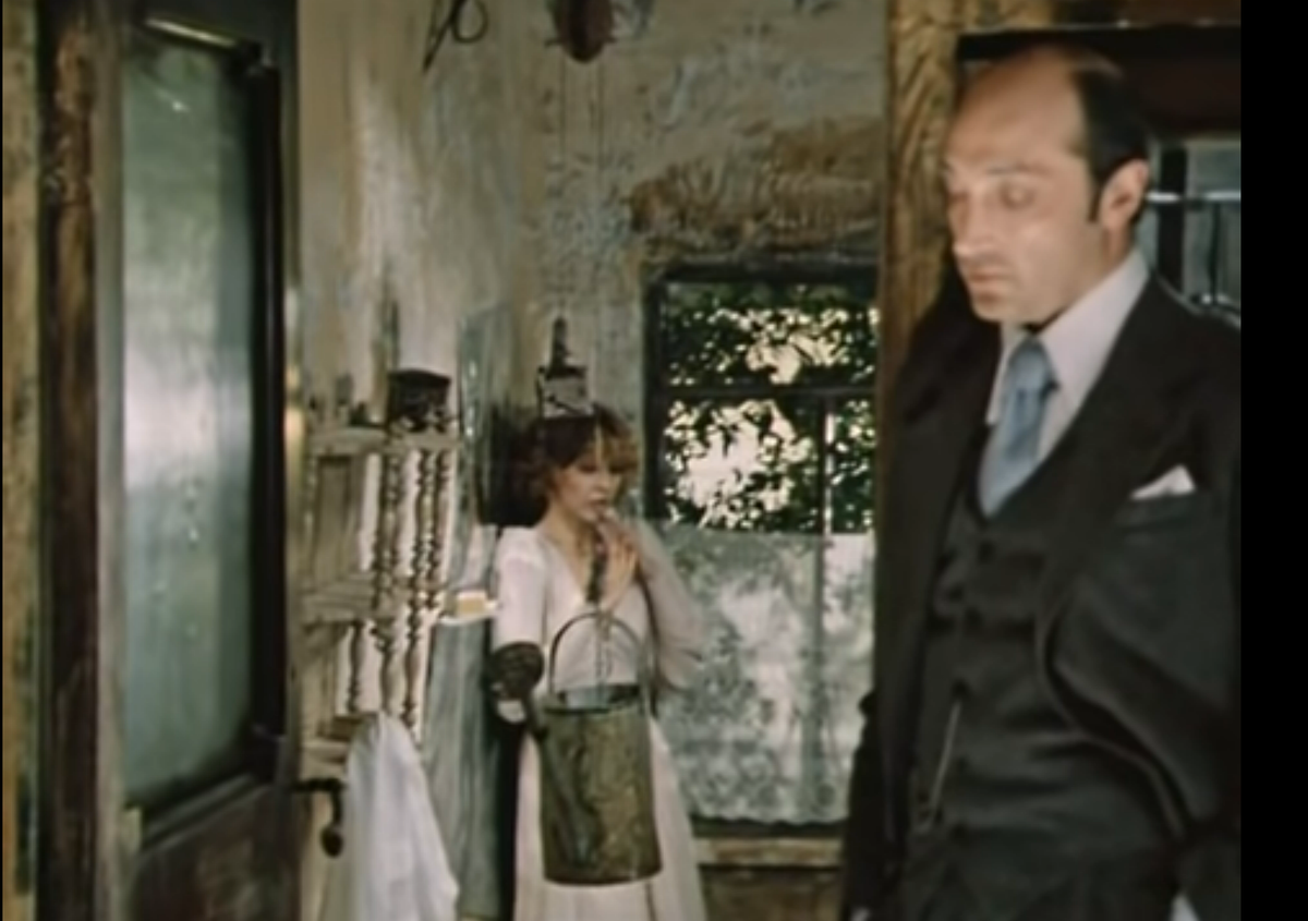 "Безымянная звезда". При определенных обстоятельствах Моне лейка казалась абсолютным счастьем.  В конце концов она предпочла ей ванну. А случай был как раз из тех, когда лейка у кого надо лейка.