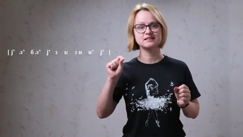 Фраза «я люблю языкознание», записанная одними согласными. Если прочесть вслух, то расшифровать можно. Попробуйте)