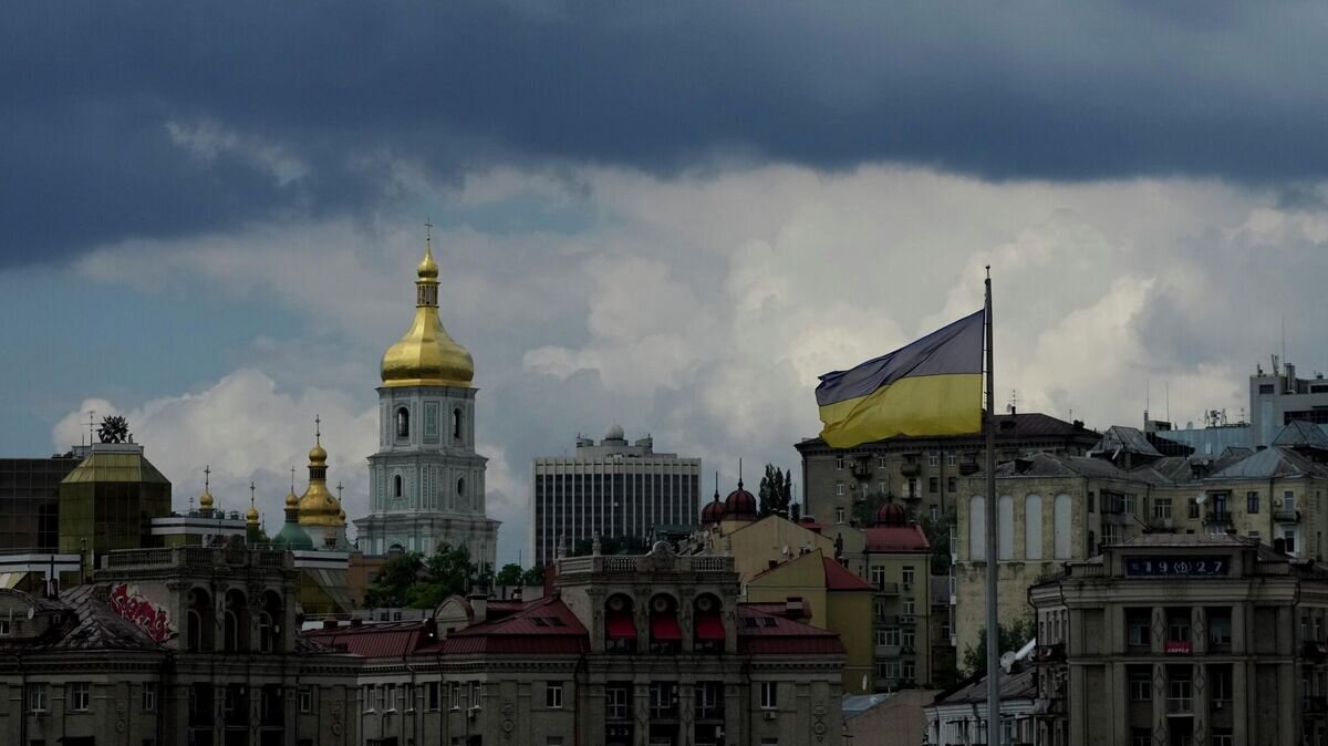    Украинский флаг в Киеве© AP Photo / Natacha Pisarenko