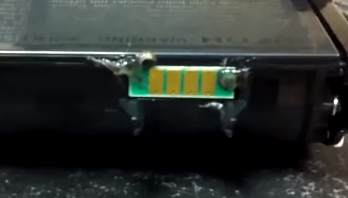 Фото 8. Установили прошитый чип на картридж