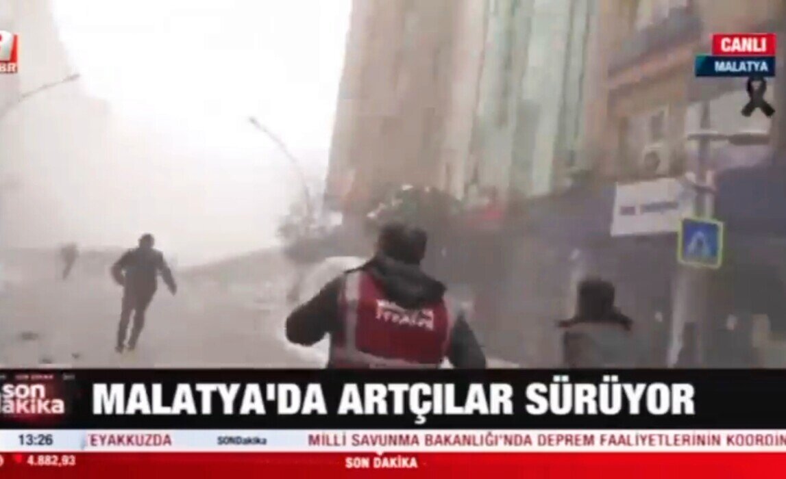Новости дзен сегодня самые свежие читать. Человек бежит по улице. Падающее здание землетрясение. Землетрясения в Турции улица.